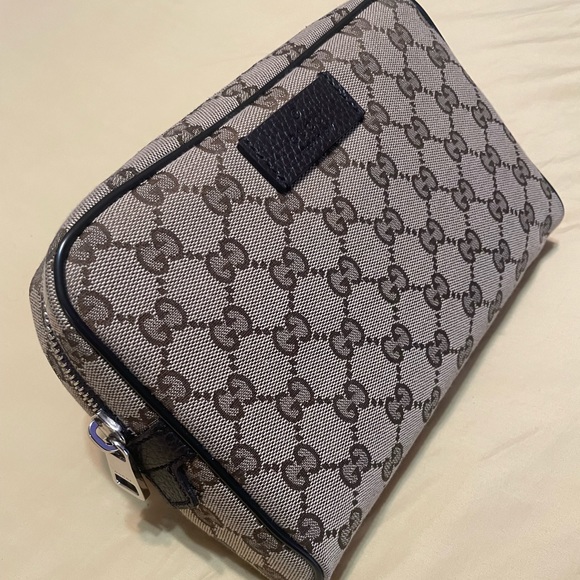 Gucci beige/brown GG
canvas Crossbody Fanny Pack - Picture 2 of 9